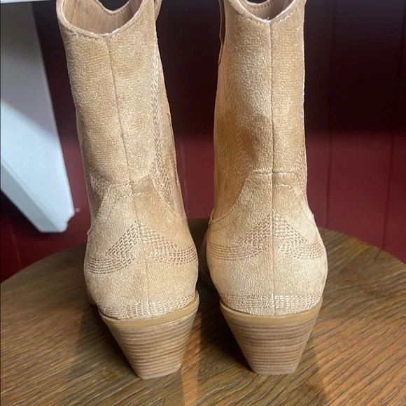 Silver-Tipped Tan Above Ankle Booties Western Style - Picture 6 of 11